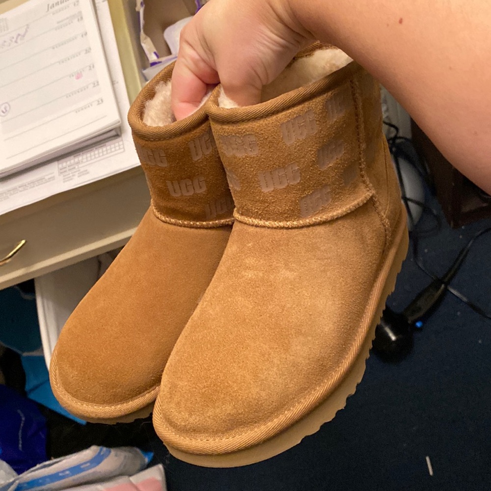 Mini signature ugg boot